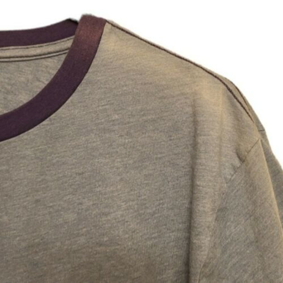 Disney Parks Authentic Orig Mickey Pocket T-shirt discoloration on shoulders - Picture 4 of 4